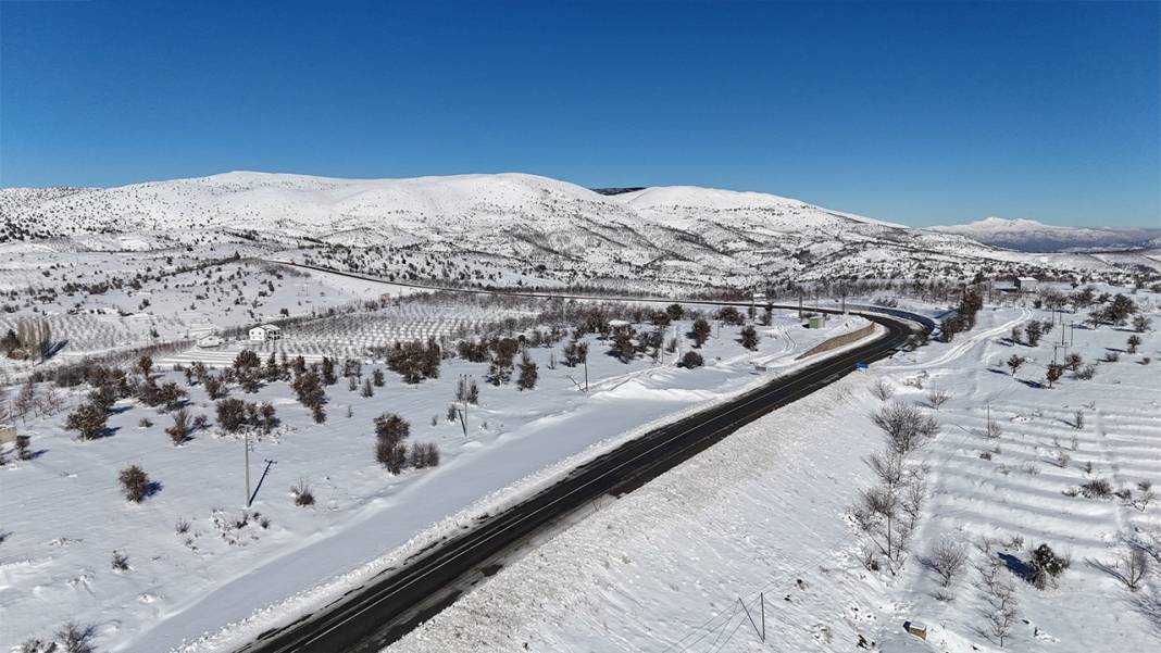 Konya’nın Toros Dağları üzerinde kurulu ilçesi 'beyaz mutluluk' yaşıyor 5